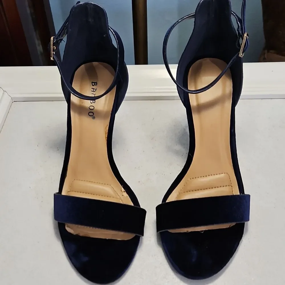 Bamboo Women's Navy Blue Velvet Harleen Heels Size 5.5M